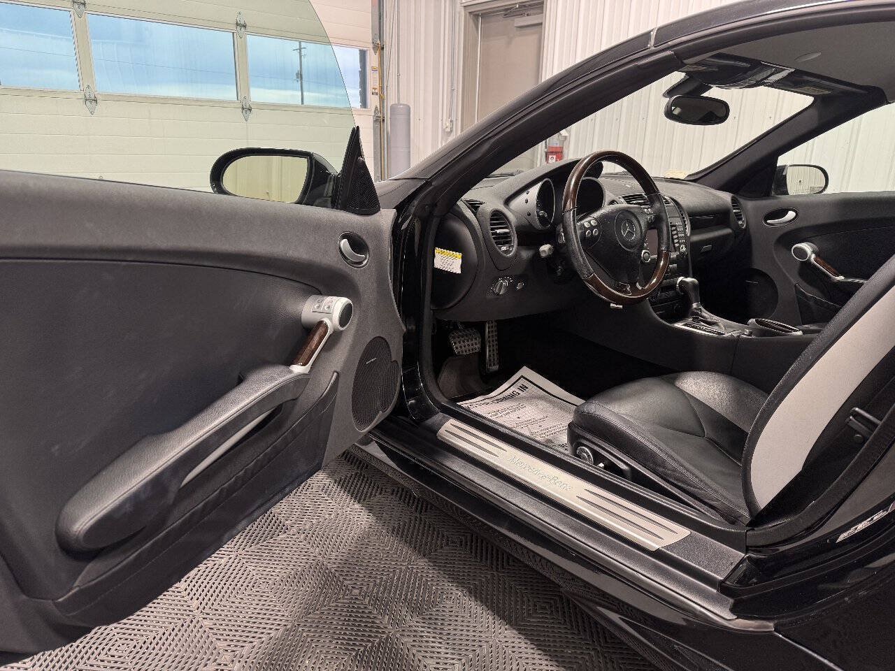 Used 2005 Mercedes-Benz SLK 350 image 6