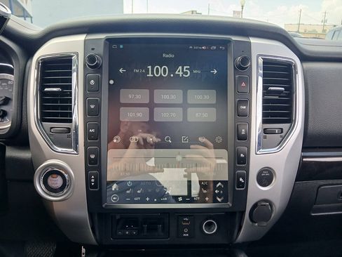Used 2017 Nissan Titan SV RWD image 14