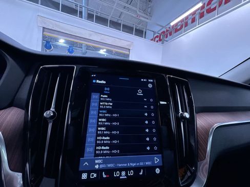 Used 2025 Volvo V60 B5 Cross Country Plus image 25