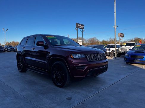 Used 2019 Jeep Grand Cherokee Altitude image 5