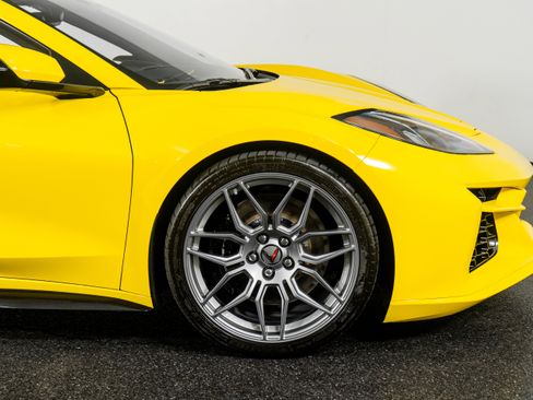 Used 2025 Chevrolet Corvette Z06 image 5