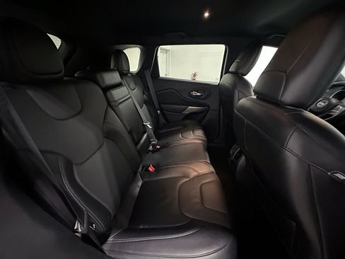 Used 2019 Jeep Cherokee High Altitude AWD/4WD image 25