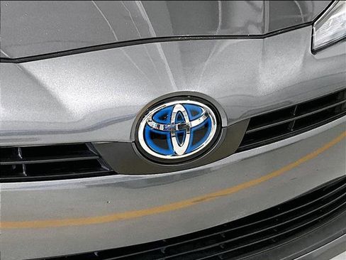 Used 2021 Toyota Prius LE FWD image 30