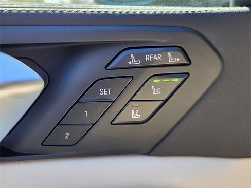 Used 2025 BMW X7 xDrive40i w/ Executive Package image 19