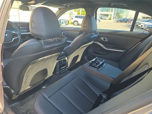 Used 2025 BMW 330i Sedan image 11