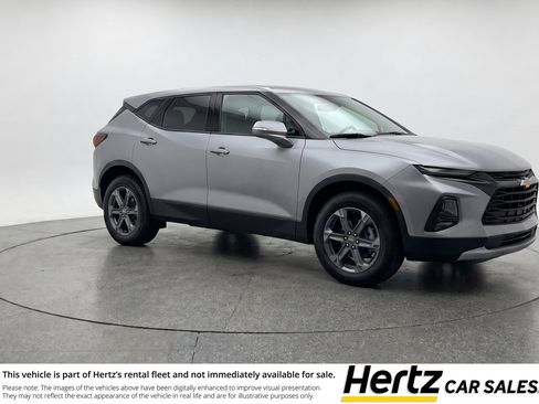 Used 2025 Chevrolet Blazer LT FWD image 1