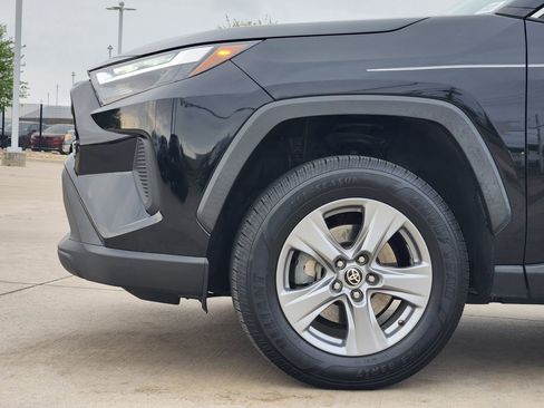 Used 2022 Toyota RAV4 XLE AWD/4WD image 8