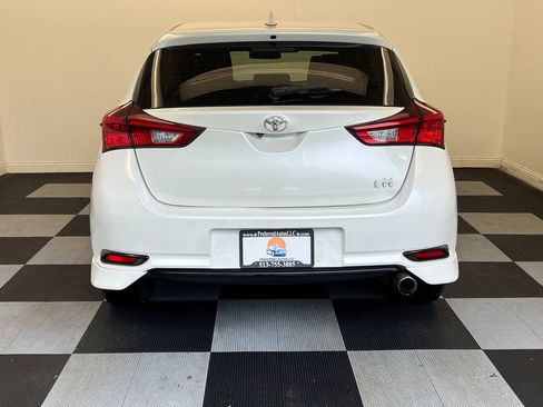 Used 2018 Toyota Corolla iM image 5