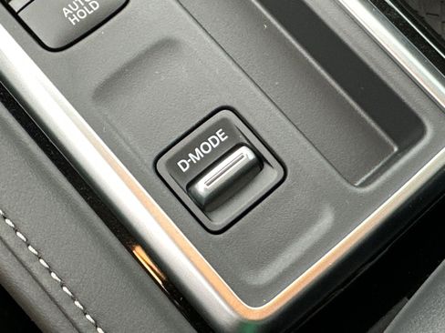 New 2025 Nissan Pathfinder SV w/ SV Premium Package image 34