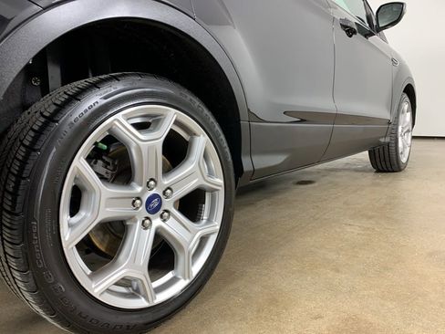 Used 2019 Ford Escape Titanium image 9