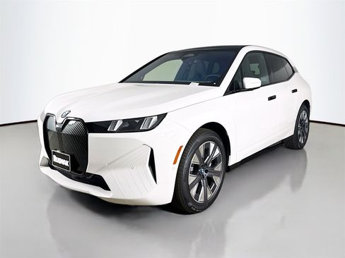 New 2026 BMW iX xDrive60 w/ Premium Package image 3