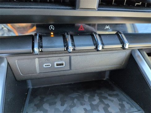 Used 2023 Chevrolet Colorado Trail Boss w/ Technology Package image 24