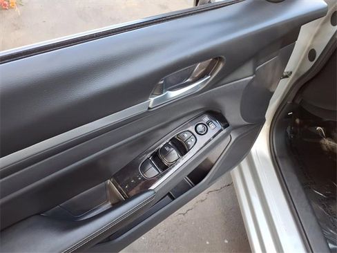 Used 2023 Nissan Altima 2.5 SV image 11