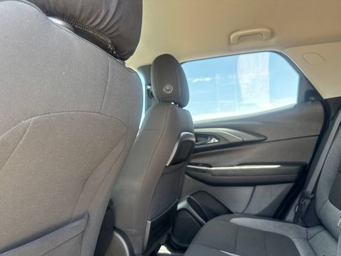 Used 2022 Chevrolet TrailBlazer LT w/ Confidence II Package FWD image 34