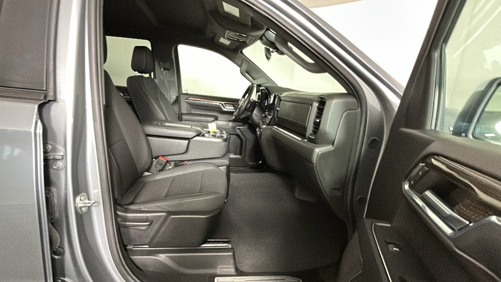 Used 2024 Chevrolet Silverado 1500 LT AWD/4WD image 37
