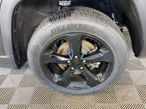 Used 2023 Jeep Grand Cherokee L Limited w/ Black Appearance Package AWD/4WD image 28