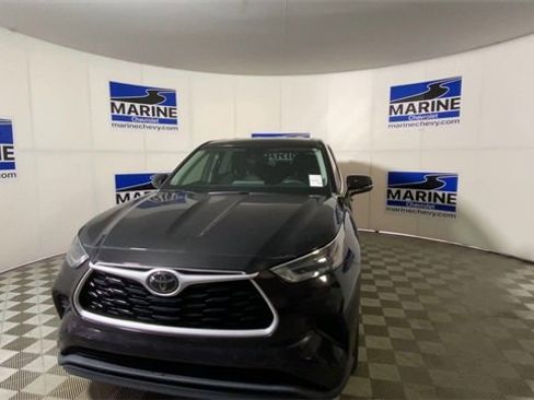 Used 2021 Toyota Highlander L image 5