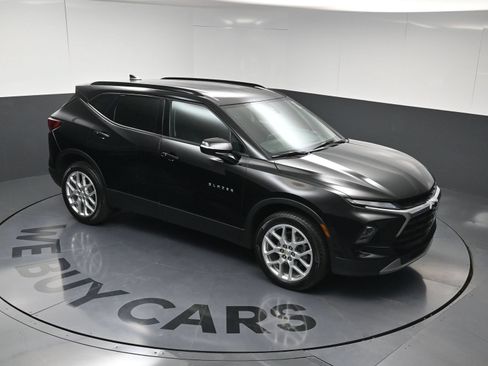 Used 2025 Chevrolet Blazer LT w/ Sound & Technology Package FWD image 32