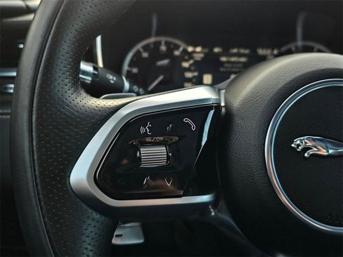 Used 2022 Jaguar XF R-Dynamic SE image 30