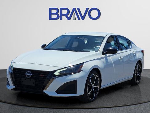 Used 2024 Nissan Altima 2.5 SR FWD image 1