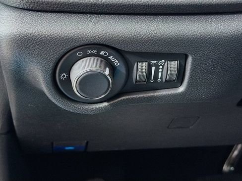 New 2027 Chrysler Pacifica Pinnacle w/ Theater Group AWD/4WD image 10