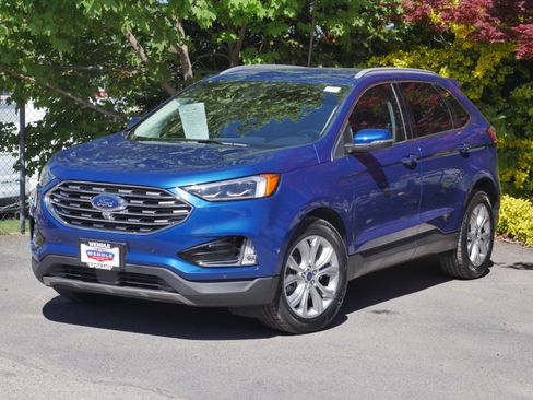 Certified 2022 Ford Edge Titanium w/ Equipment Group 301A AWD/4WD image 2