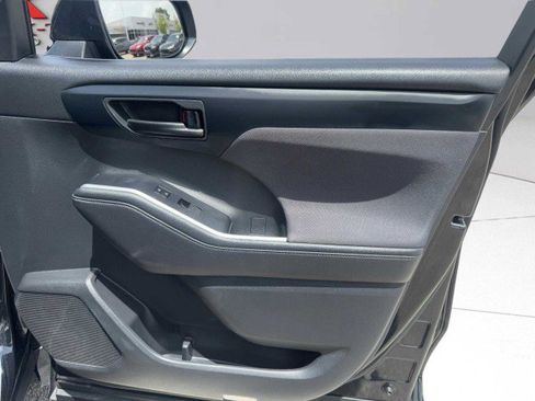 Used 2020 Toyota Highlander L image 61