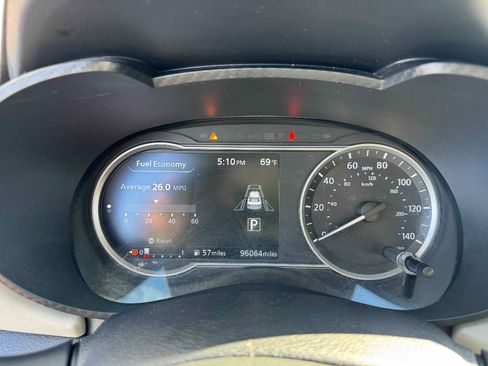 Used 2020 Nissan Versa SV image 14