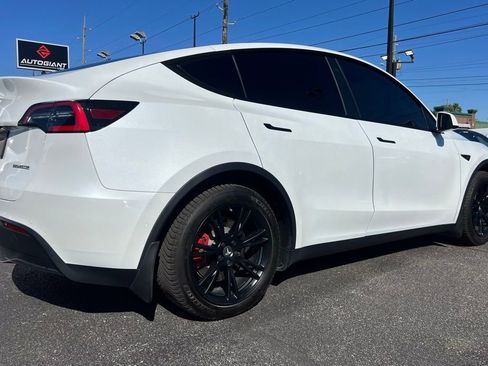Used 2020 Tesla Model Y Long Range image 8