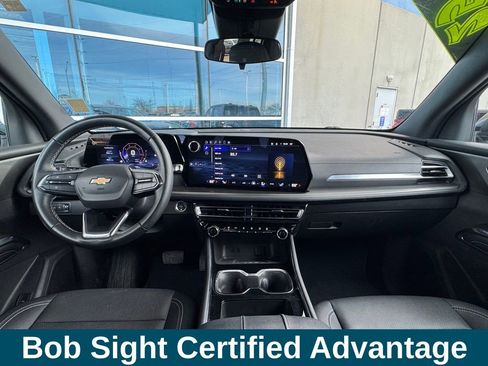 Used 2025 Chevrolet Traverse LT image 4