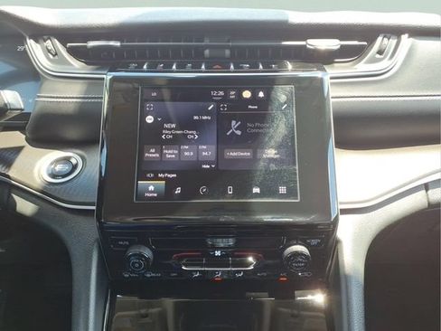 Used 2023 Jeep Grand Cherokee Laredo AWD/4WD image 18
