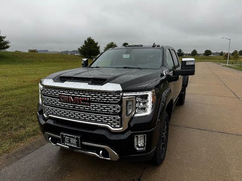 Used 2021 GMC Sierra 2500 Denali w/ Denali Black Diamond Edition image 2