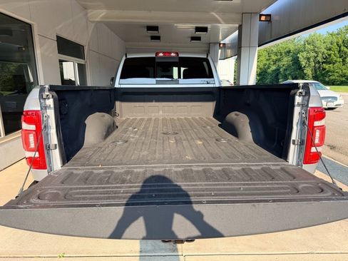 Used 2022 RAM 3500 Big Horn w/ Level B Equipment Group AWD/4WD image 9