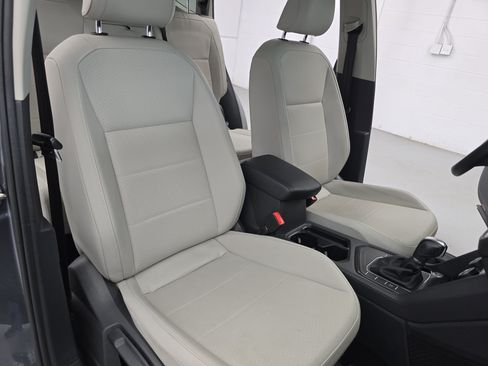 Used 2019 Volkswagen Tiguan SE w/ Panoramic Sunroof Package FWD image 10