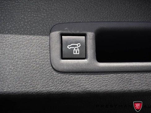 Used 2025 Toyota Sienna XLE w/ XLE Plus Package image 46