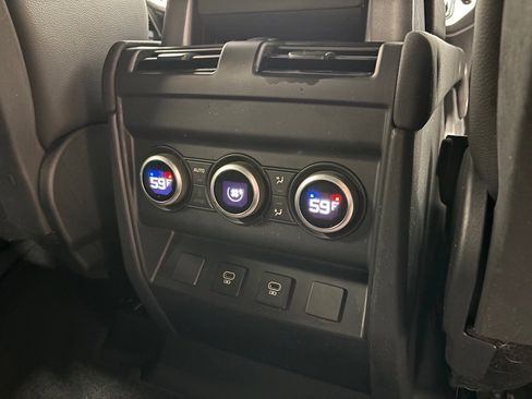 Used 2023 Land Rover Defender 110 X-Dynamic SE image 37