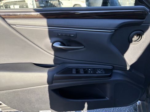 Used 2019 Lexus ES 300h w/ Premium Package FWD image 13