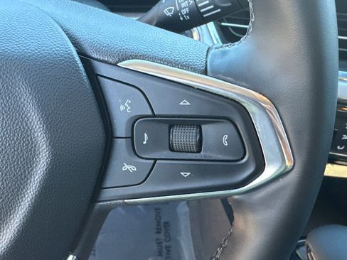 Used 2025 Chevrolet Trax LT w/ LT Convenience Package image 26