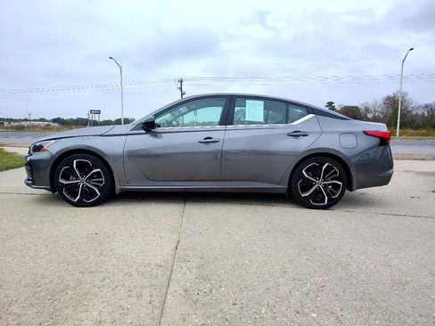 Used 2024 Nissan Altima 2.5 SR w/ SR Premium Package image 3