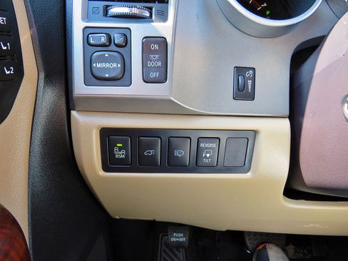 Used 2016 Toyota Sequoia Platinum image 26