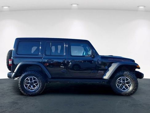 Used 2025 Jeep Wrangler Unlimited Rubicon w/ Convenience Group AWD/4WD image 7