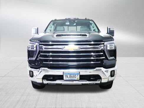 Used 2024 Chevrolet Silverado 3500 LTZ w/ LTZ Convenience Package AWD/4WD image 2