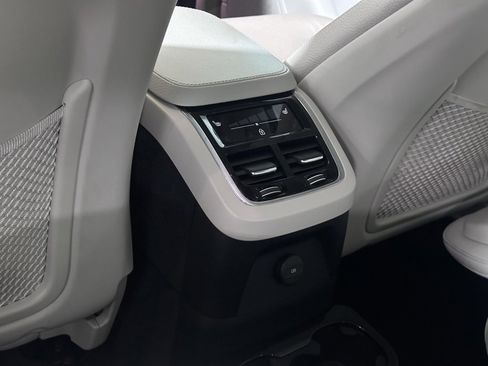 Used 2022 Volvo XC90 T8 Inscription Expression w/ Climate Package image 25