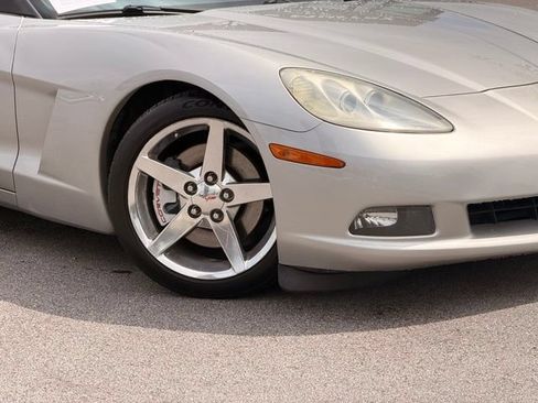 Used 2005 Chevrolet Corvette Convertible w/ Preferred Equipment Group RWD image 2