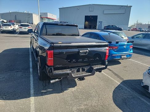 Used 2025 Toyota Tacoma SR5 image 6