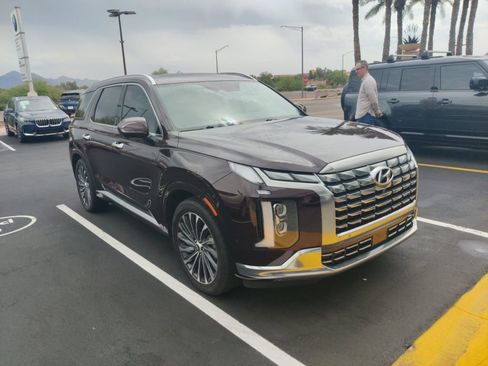Used 2023 Hyundai Palisade Calligraphy image 3