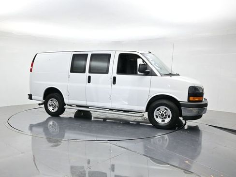 Used 2023 GMC Savana 2500 w/ Driver Convenience Package image 3