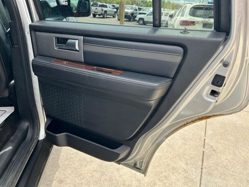 Used 2015 Ford Expedition Platinum AWD/4WD image 16