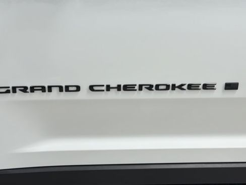 Used 2024 Jeep Grand Cherokee L Limited w/ Black Appearance Package AWD/4WD image 42