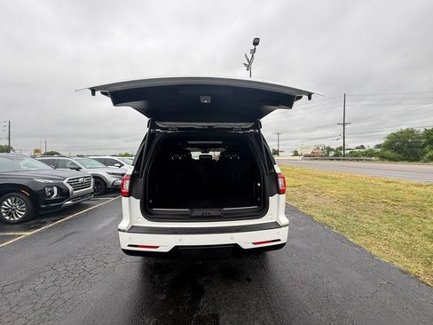 Used 2020 Lincoln Navigator Reserve w/ Equipment Group 208A Reserve AWD/4WD image 5